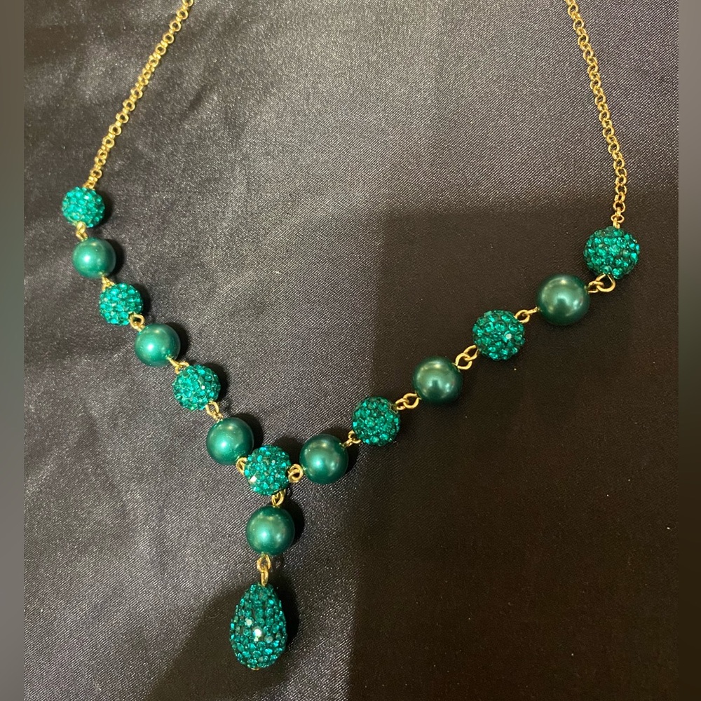 🦎 NWT! Rhinestone Encrusted Green Monet Necklace 🐊